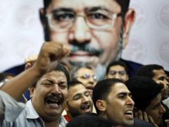 Muhammad Mursí byl prvním zvoleným prezidentem Egypta. Jeho sesazení armádou v létě 2013 vyvolalo krvavé protesty.