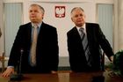 Polská vláda padla, nastupují dvojčata