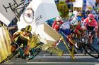 Video: Děsivý finiš etapy v Polsku. Cyklistu museli křísit, v ohrožení života už není