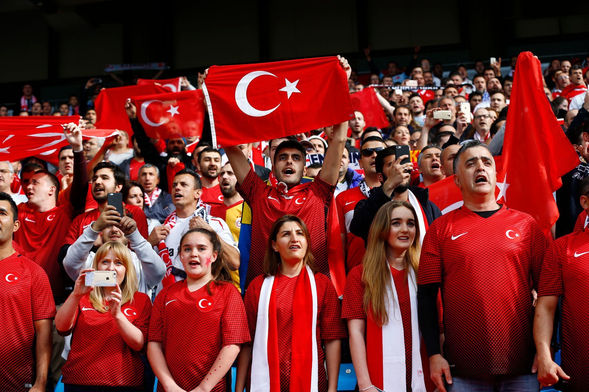 Turečtí fanoušci před Eurem 2016