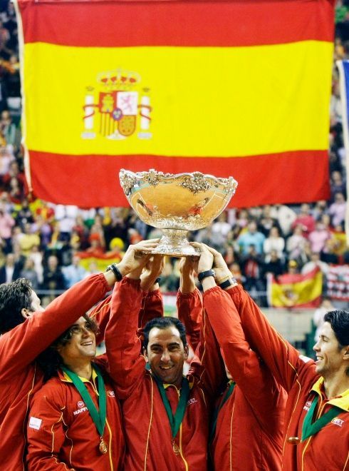 Španělé s Davis Cupem
