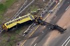 V USA se srazil školní autobus s nákladním autem, policie hlásí dva mrtvé a mnoho zraněných