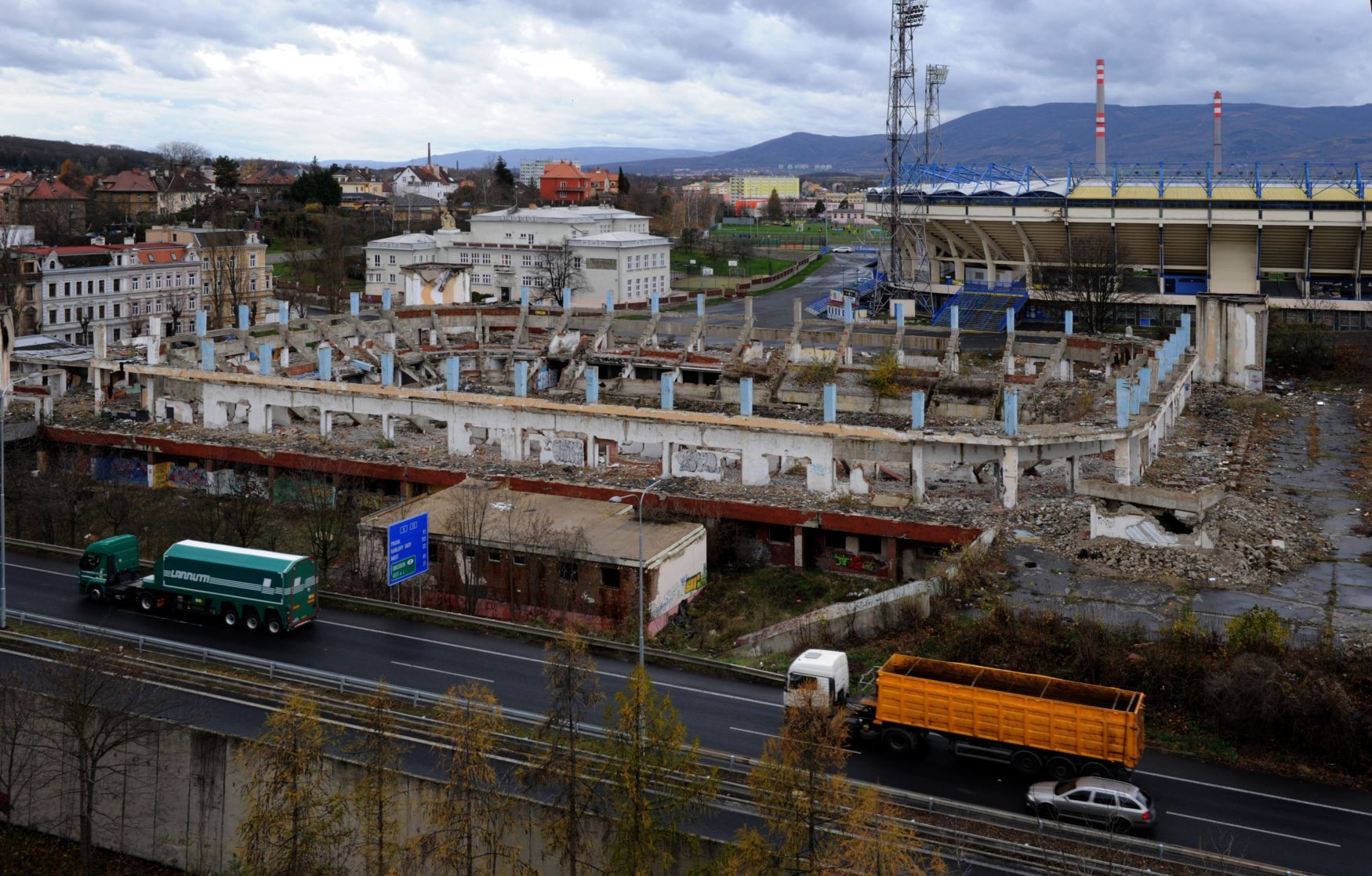 Demolice zimního stadionu v Teplicích 19.11.2015