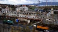 Kdysi poměrně slavný zimní stadion, dnes nehezké ruiny stojí přímo u hlavní příjezdové silnice, jen pár metrů od zrekonstruovaného fotbalového stadionu prvoligového klubu FK Teplice.