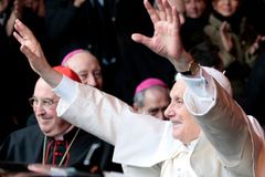 Papež se omluvil za pedofilní kněze. Začal v Irsku