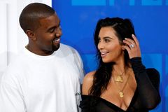 Kanye West a Kim Kardashianová budou mít třetí dítě. Holčičku donosí za milion korun náhradní matka