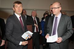 Průzkum: Náskok ANO před ČSSD se od září zmenšil. Na většinu hlasů by strany spolu dosáhly