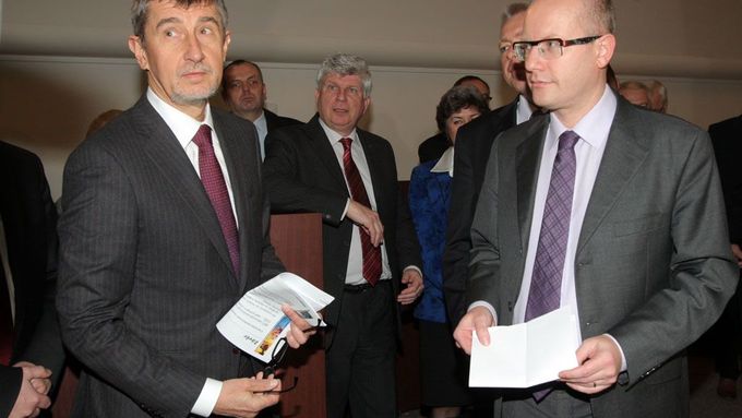 Andrej Babiš a Bohuslav Sobotka při podpisu koaliční smlouvy.