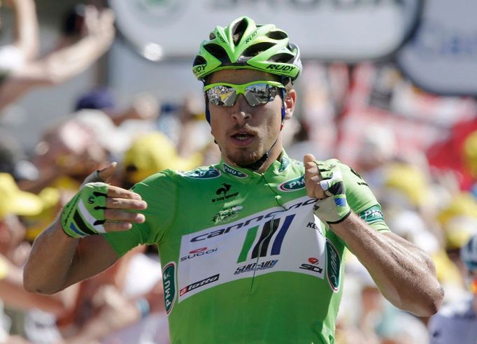 Peter Sagan vítězí v sedmé etapě Tour de France 2013.