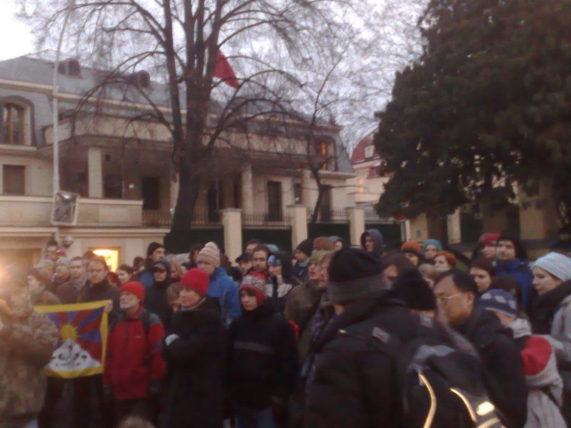 Protest za Tibet před čínským velvyslanectvím
