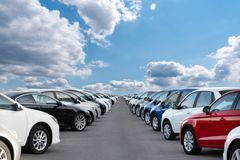 Europarlament definitivně schválil nulové emise pro nová auta od roku 2035