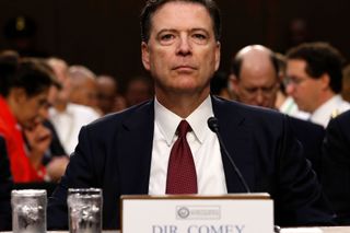 Bývalý ředitel FBI James Comey před senátním výborem.