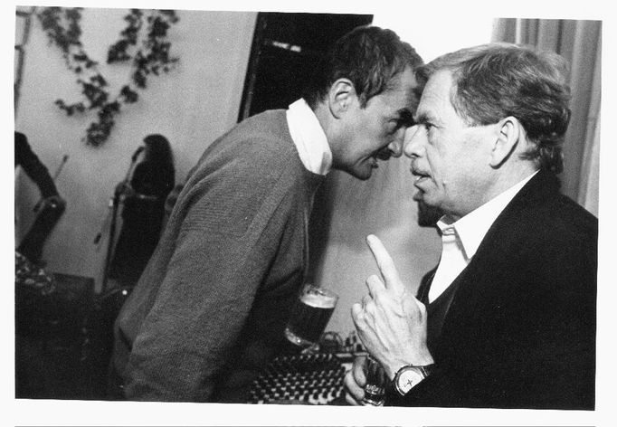 Václav Havel a Karel Schwarzenberg jako jeho kancléř, raná 90. léta.