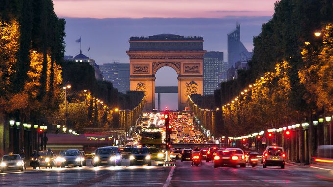 Francie zavádí vysoké daně za automobilové emise. Ekologičnost je přitom až to vedlejší.