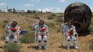 n: REFILE - CORRECTING BYLINE Chinese astronauts Jing Haipeng (C), Liu Wang (L) and Liu Yang, China's first female astronaut, salute in front of the re-entry capsule of China's Shenzhou 9 spacecraft in Siziwang Banner, Inner Mongolia Autonomous Region June 29, 2012. China's Shenzhou 9 spacecraft returned to Earth on Friday, ending a mission that put the country's first woman in space and completed a manned docking test critical to its goal of building a space station by 2020. REUTERS/Xinhua/Wang Jianmin (CHINA - Tags: MILITARY SCIENCE TECHNOLOGY TPX IMAGES OF THE DAY) NO SALES. NO ARCHIVES. FOR EDITORIAL USE ONLY. NOT FOR SALE FOR MARKETING OR ADVERTISING CAMPAIGNS. THIS IMAGE HAS BEEN SUPPLIED BY A THIRD PARTY. IT IS DISTRIBUTED, EXACTLY AS RECEIVED BY REUTERS, AS A SERVICE TO CLIENTS. CHINA OUT. NO COMMERCIAL OR EDITORIAL SALES IN CHINA. YES Published: Čer. 29, 2012, 4:39 dop.