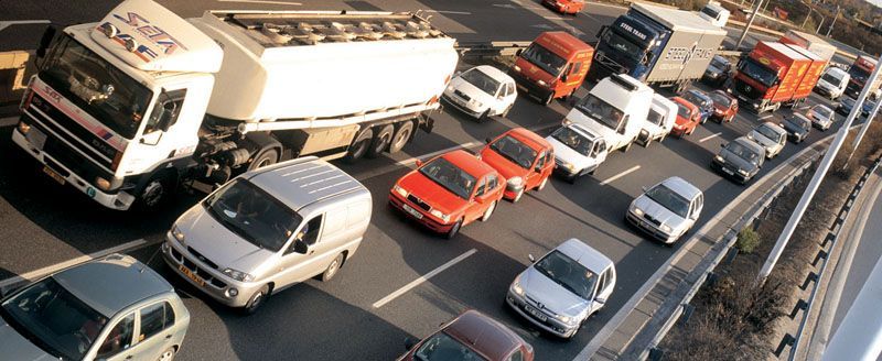 Dopravní zácpa na dálnici - ilustrační snímek