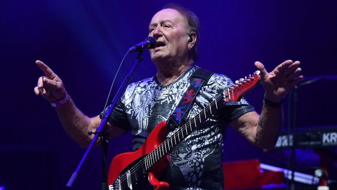Petr Janda s kapelou Olympic na libereckém festivalu Benátská! v roce 2022.