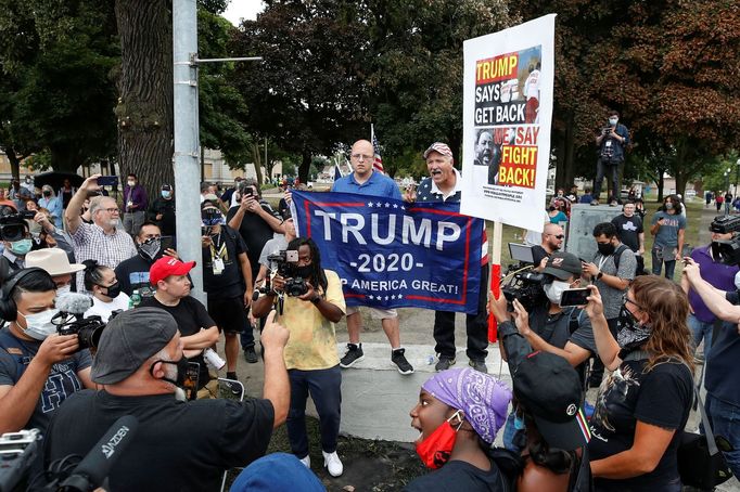 Americký prezident Donald Trump navštívil město Kenosha, kde probíhaly protesty proti policejnímu násilí.