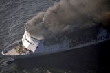 9. 10. - Stovky záchranářů bojovaly v sobotu uprostřed Baltského moře s plameny, které zachvátily litevský trajekt Lisco Gloria. O incidentu a záchranné akci čtěte - zde