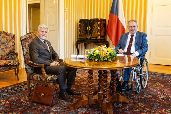 Zvolený prezident Petr Pavel na setkání s dosluhující hlavou státu Milošem Zemanem v Lánech.