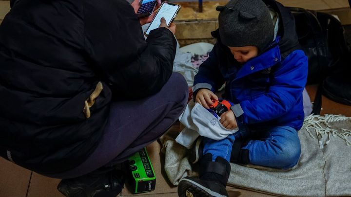 Kolik platím na Ukrajině za mobilní telefon? Méně peněz za víc služeb než v Česku; Zdroj foto: Reuters