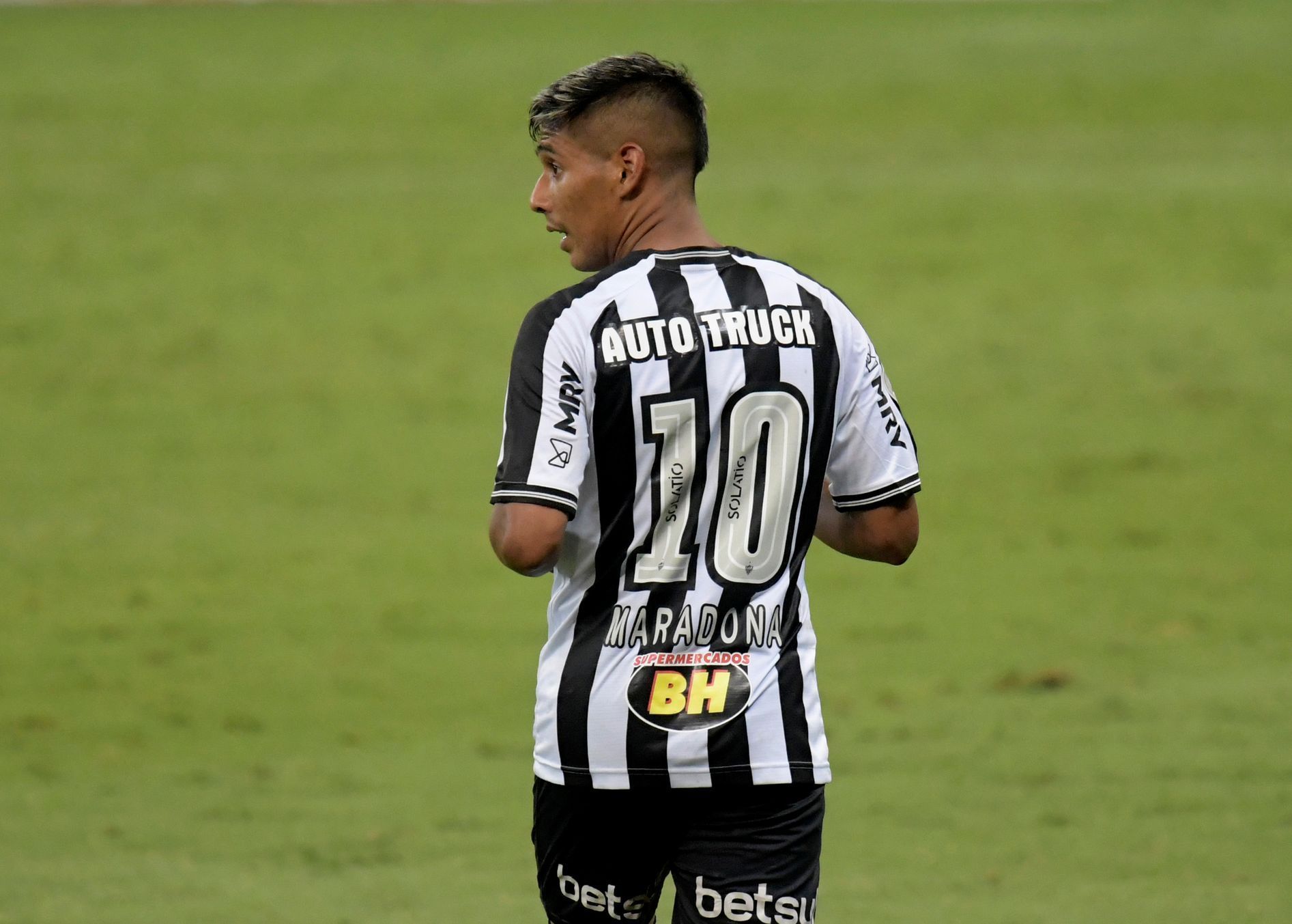 Maradonovu památku si připomněli i fotbalisté v brazilské lize