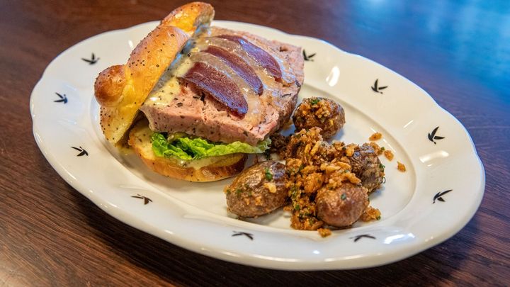 Češi a gastronomie: Chceme platit stejně za vyšší kvalitu, kuchyně přitom strádají