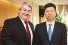 Vojtěch Filip s vedoucím Mezinarodniho oddělení ÚV KS Číny Sung Tchaem v Pekingu 2016