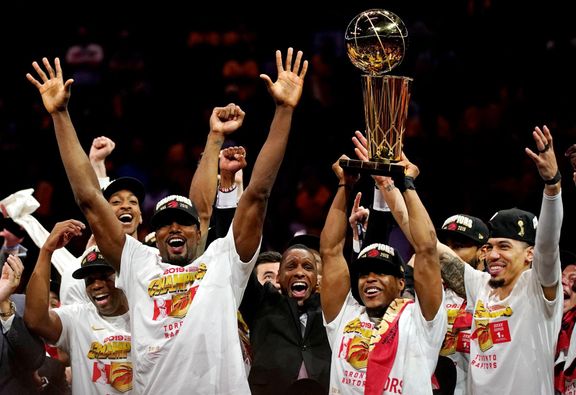 Basketbalisté Raptors slaví svůj historicky první titul v basketbalové NBA.
