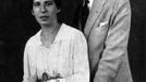 Franz Kafka na jediném snímku se svou snoubenkou Felicí Bauerovou.