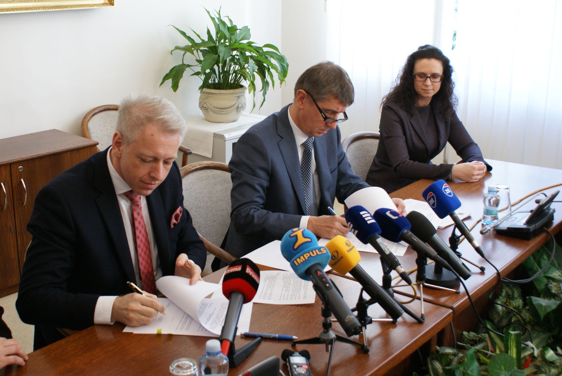 Chovanec a Babiš, daňová kobra