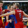 Ruští volejbalisté se radují ve finále OH 2012 proti Brazílii