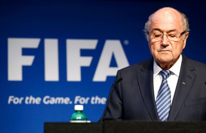 Sepp Blatter odstupuje z vedení FIFA