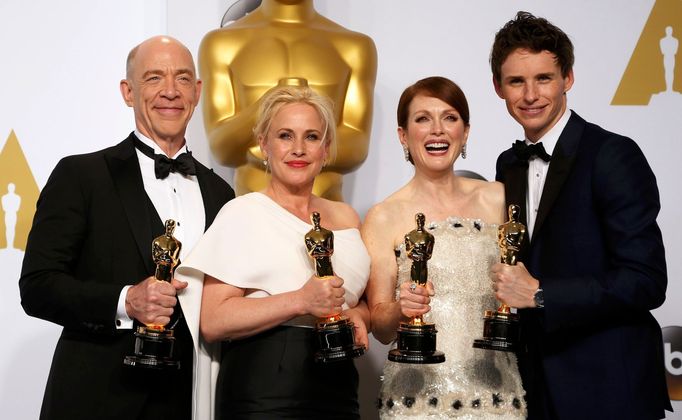 Oscaroví herci: J. K. Simmons (Whiplash), Patricia Arquette (Chlapectví), Julianne Moore (Still Alice) a Eddie Redmayne (Teorie všeho).