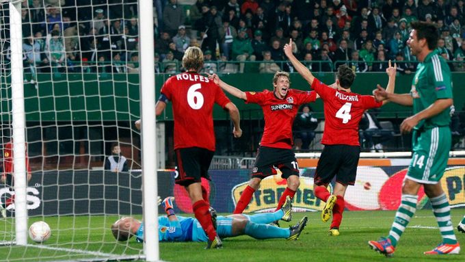 Fotbalisté Bayeru Leverkusen se drží v našlapaném popředí bundesligy