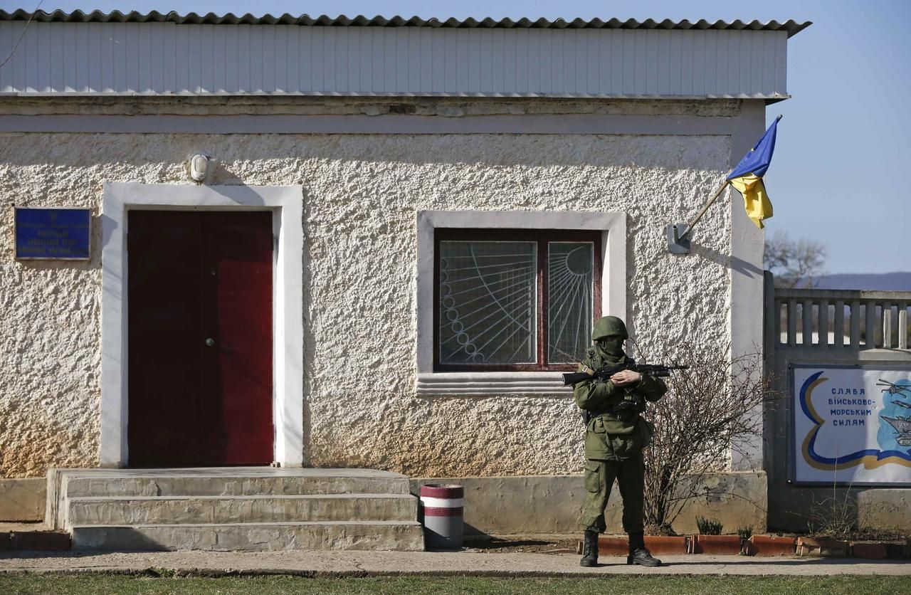 Krym - ruští vojáci - vesnice Perevalnoje u Simferopolu - 3. 3. 2014