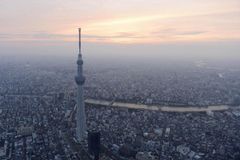 Nejdražší města světa: Vede Tokio, Praha zlevnila