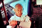 Buzz Aldrin byl prvním člověkem, který použil na Měsíci záchod. První krok pro lidstvo sice udělal jeho kolega, zato Buzz Aldrin měl tu čest coby první člověk použít vesmírnou toaletu.