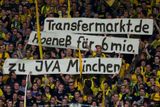 ... či v narážce na prezidenta Bayernu Uliho Hönesse "Transfermarkt.de. Höness za šest milionů do vězení v Mnichově".