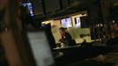 A traders works on the floor of the New York Stock Exchange June 15, 2012. REUTERS/Eric Thayer (UNITED STATES - Tags: BUSINESS) Published: Čer. 15, 2012, 3:10 odp.