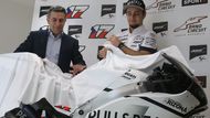 Abraham ve středu v Praze spolu s majitelem týmu Jorge Martinézem zvaným Aspar slavnostně představil "bojové zbavení" motocyklu. Vedle log sponzorů na něm nechybí již tradiční Abrahamovo startovní číslo 17 vyvedené v barvách české vlajky.