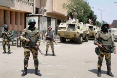 Egyptská armáda zabila na severu Sinaje 52 podezřelých ozbrojenců
