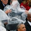 Na inauguraci Donalda Trumpa začalo pršet.