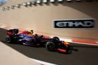 Vettel nepolevuje, v Abú Zábí vyhrál páteční tréninky