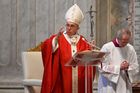 Streamovaná mše bez poutníků a z baziliky. Papež zahájil předvelikonoční svatý týden