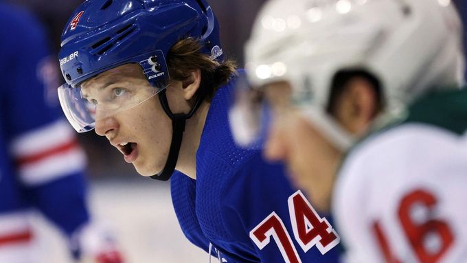 Vitalij Kravcov v dresu Rangers. V NHL se poté zkoušel prosadit ještě za Vancouver.