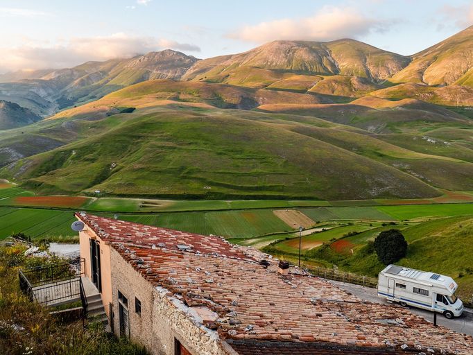 Castelluccio, dva roky po ničivém zemětřesení (využití na sociálních sítích je možné, prosím nepoužívat opakovaně, fotky nevznikly v rámci autorské smlouvy s Aktuálně.cz)