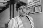 Ve své době byl Alain Delon (na snímku z filmu Rocco a jeho bratři) nejoblíbenějším francouzským hercem, jemuž na vrcholu kariéry konkuroval snad jen Jean-Paul Belmondo. A jeho jméno se stalo synonymem mužské krásy.