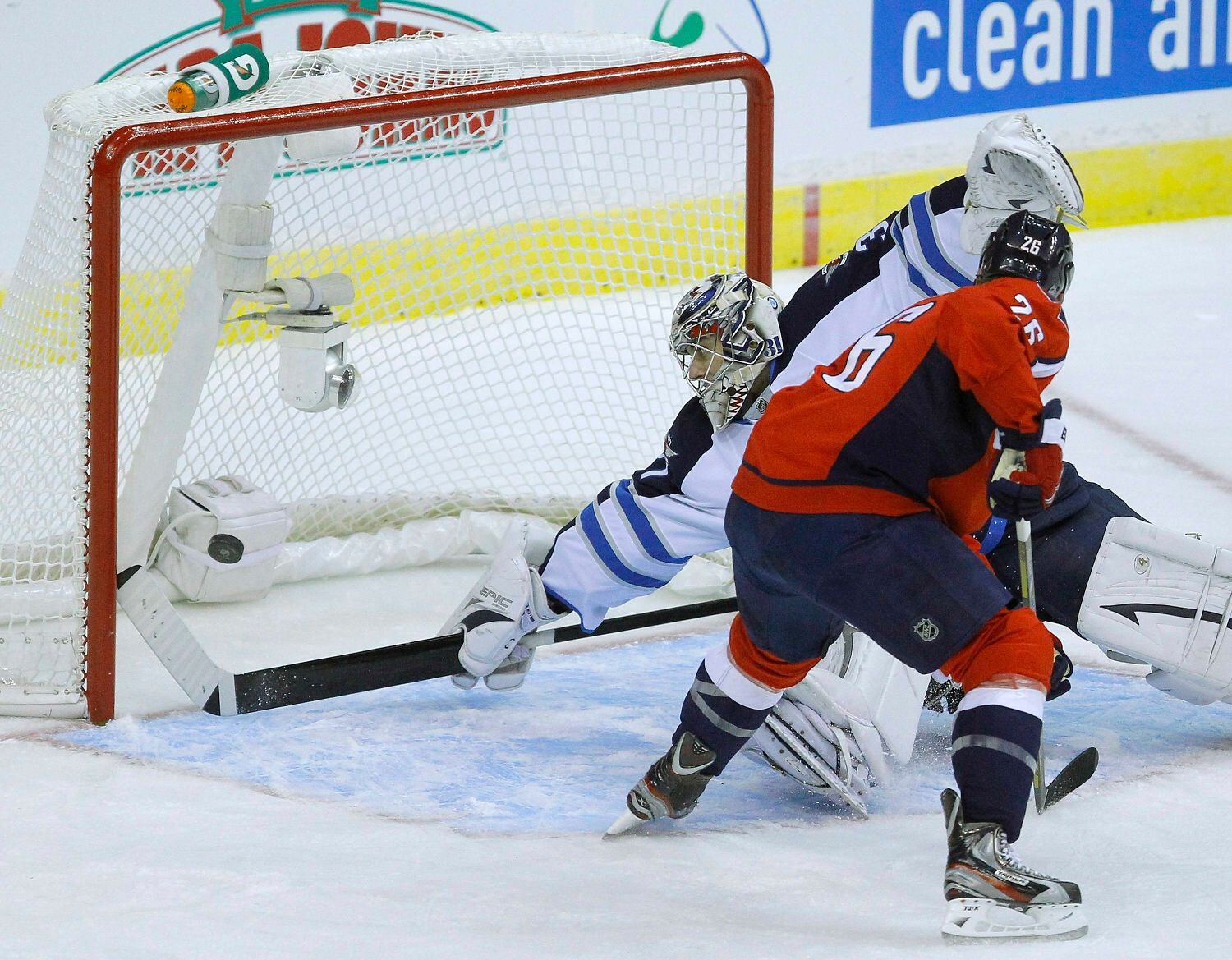 NHL, Washington Capitals - Winnipeg Jets:  Matt Hendricks - Ondřej Pavelec