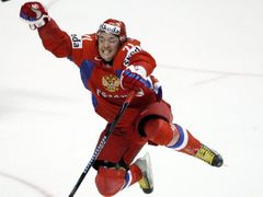 Ilja Kovalčuk svým prvním gólem na MS zařídil pět minut před koncem finále vyrovnání a v prodloužení pak rozhodl o ruském triumfu.